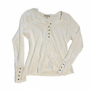 Idyllwind White Button-Accent Long Sleeve Tee